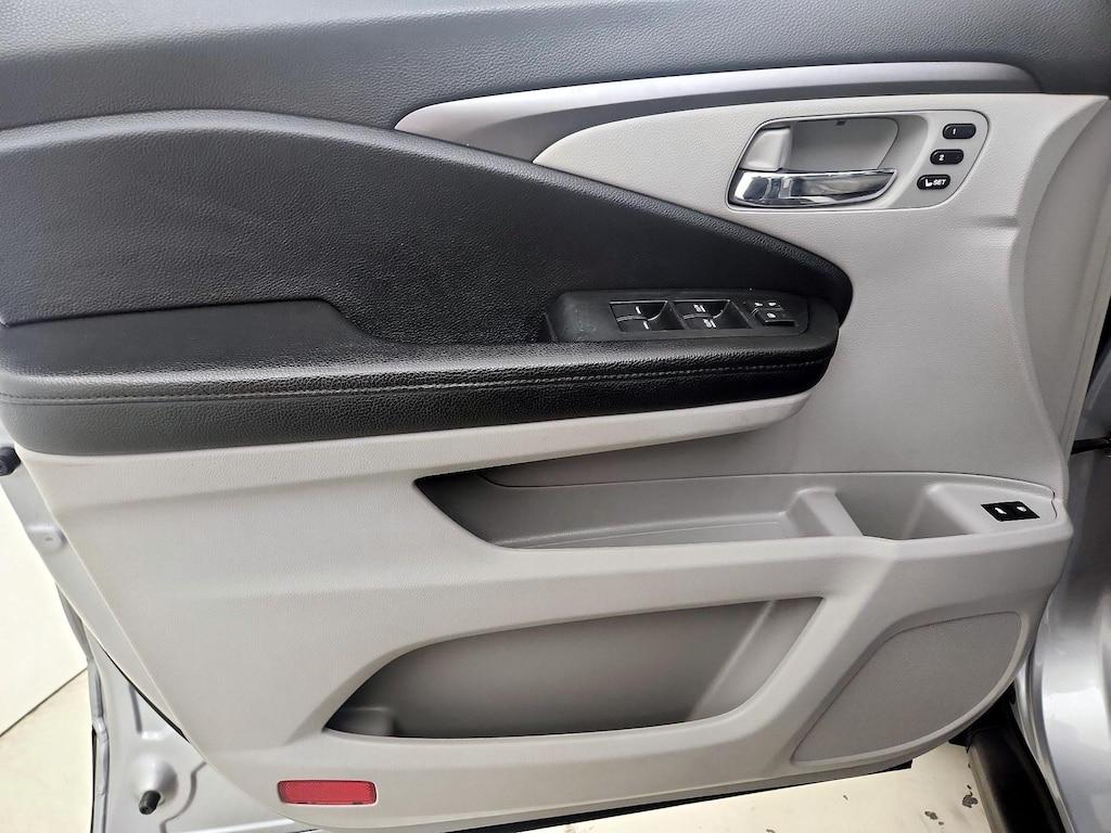 used 2021 Honda Pilot car, priced at $27,998