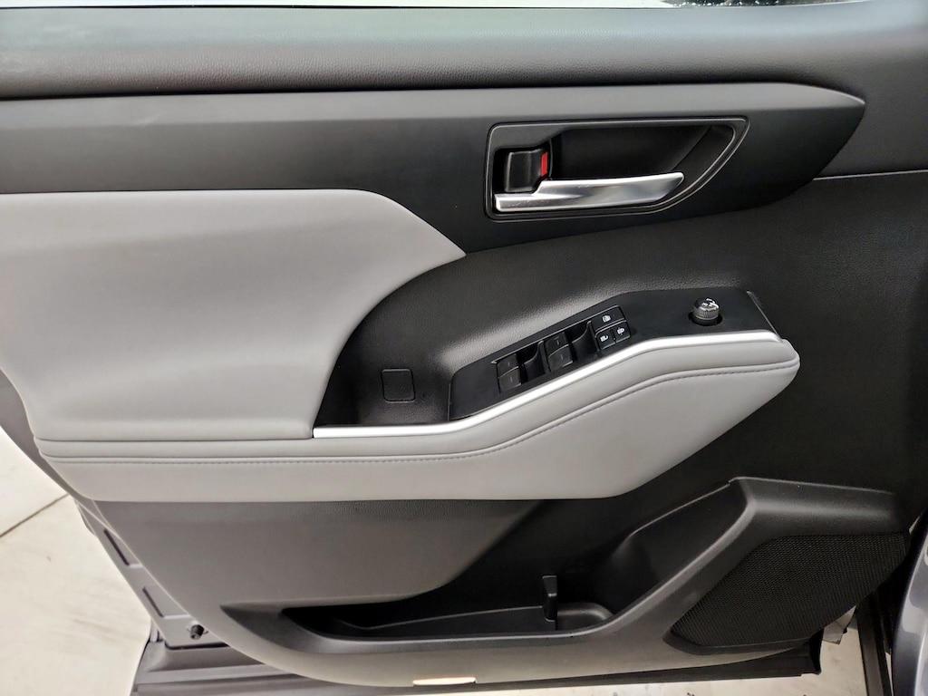 used 2021 Toyota Highlander Hybrid car, priced at $37,998