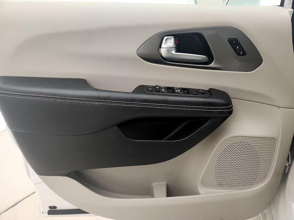 used 2020 Chrysler Pacifica car, priced at $23,998
