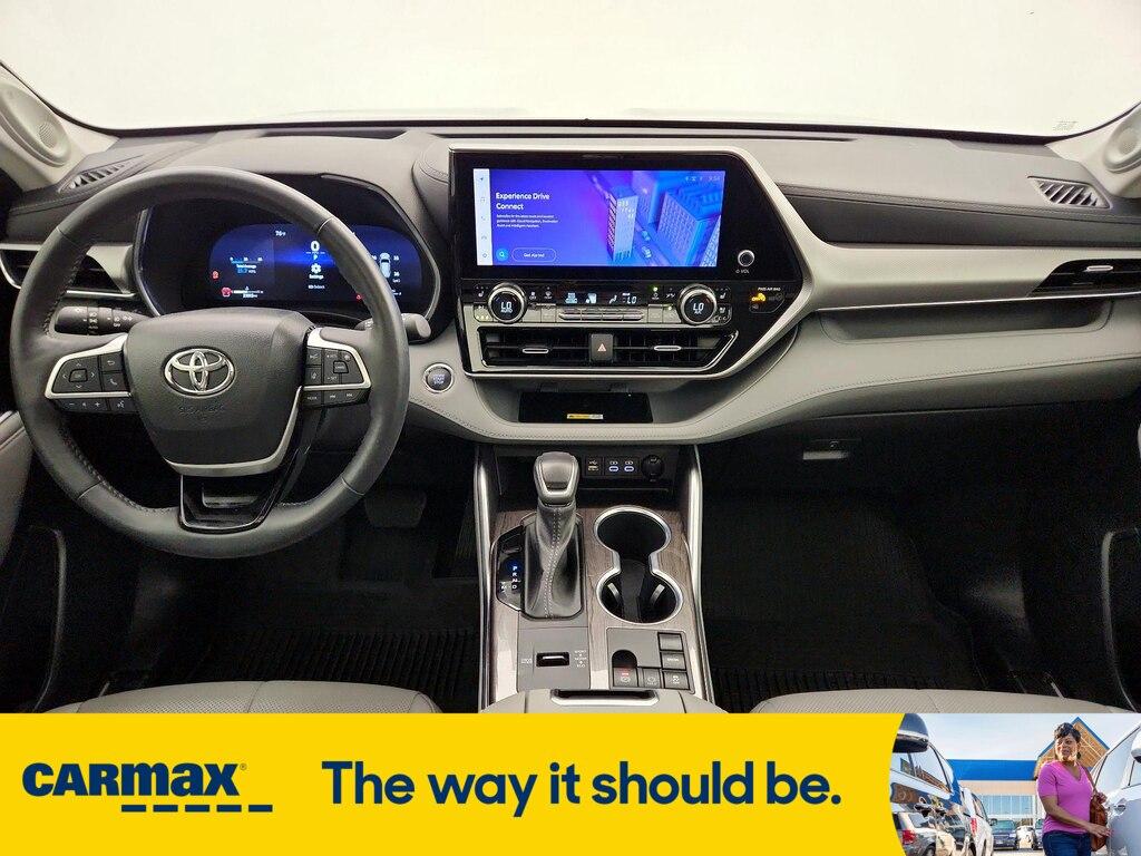 used 2023 Toyota Highlander car, priced at $41,998