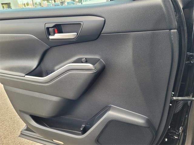 used 2022 Toyota Highlander car, priced at $34,077