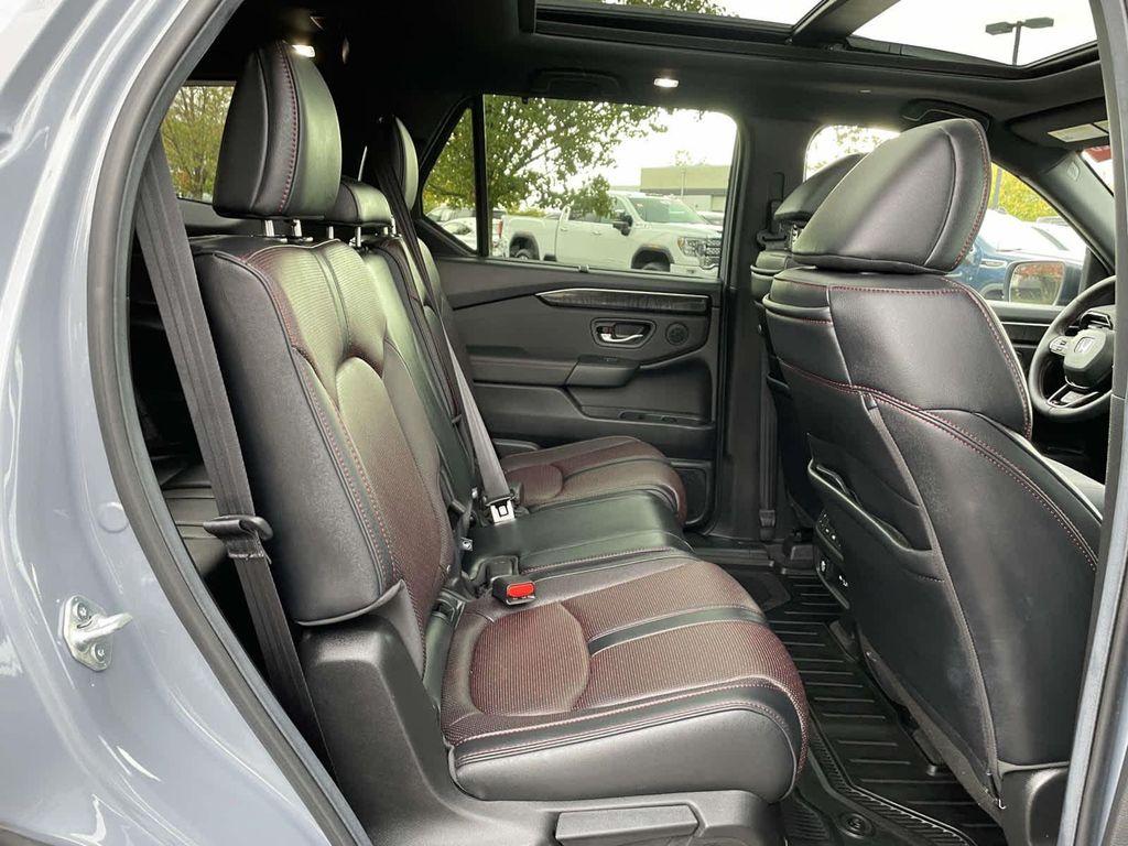 used 2025 Honda Pilot car, priced at $48,899