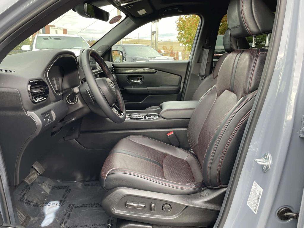 used 2025 Honda Pilot car, priced at $48,899