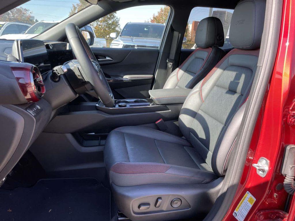 used 2025 Chevrolet Equinox car, priced at $29,000