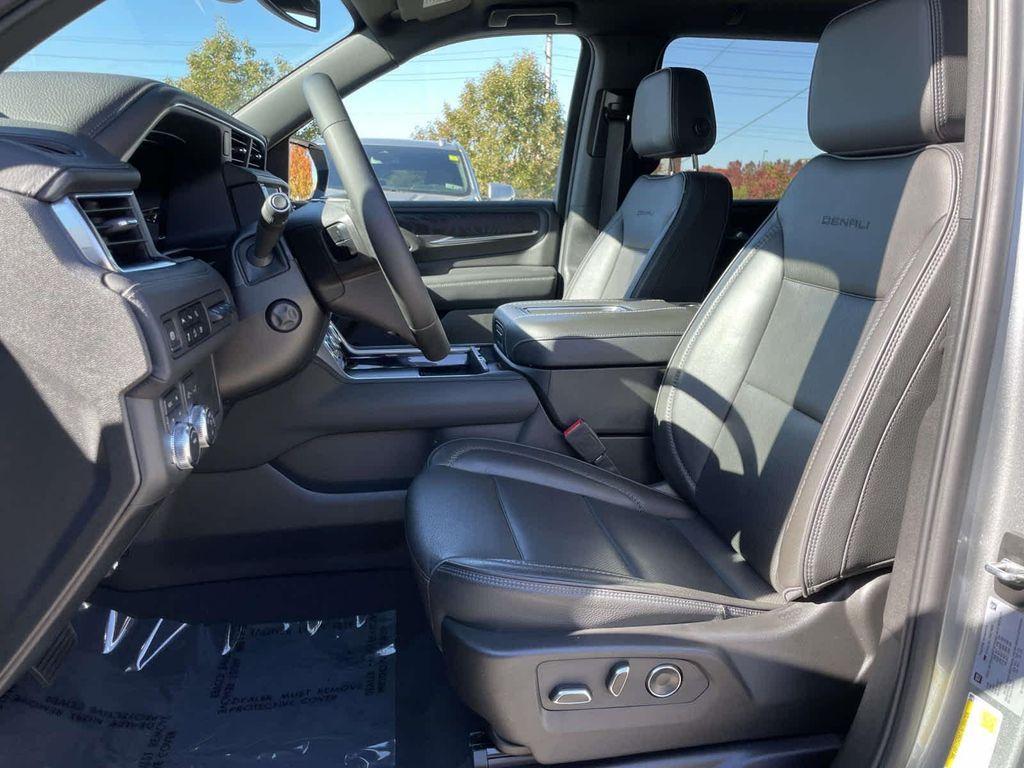 used 2024 GMC Yukon XL car, priced at $70,451