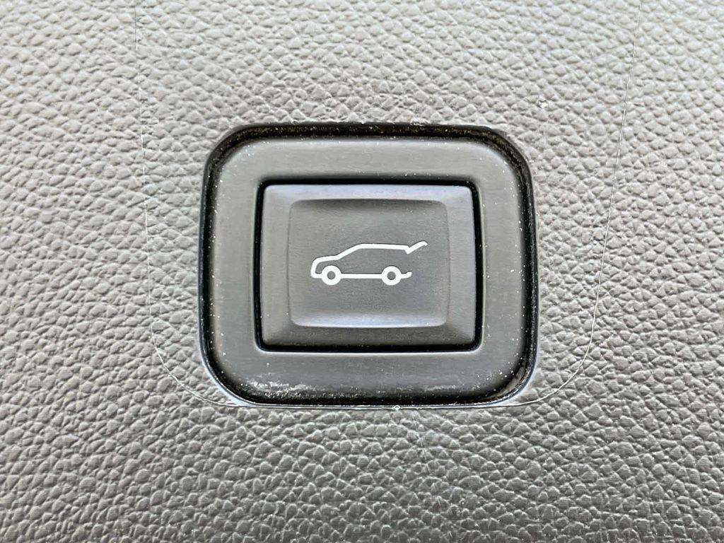 used 2023 Chevrolet Traverse car, priced at $28,934