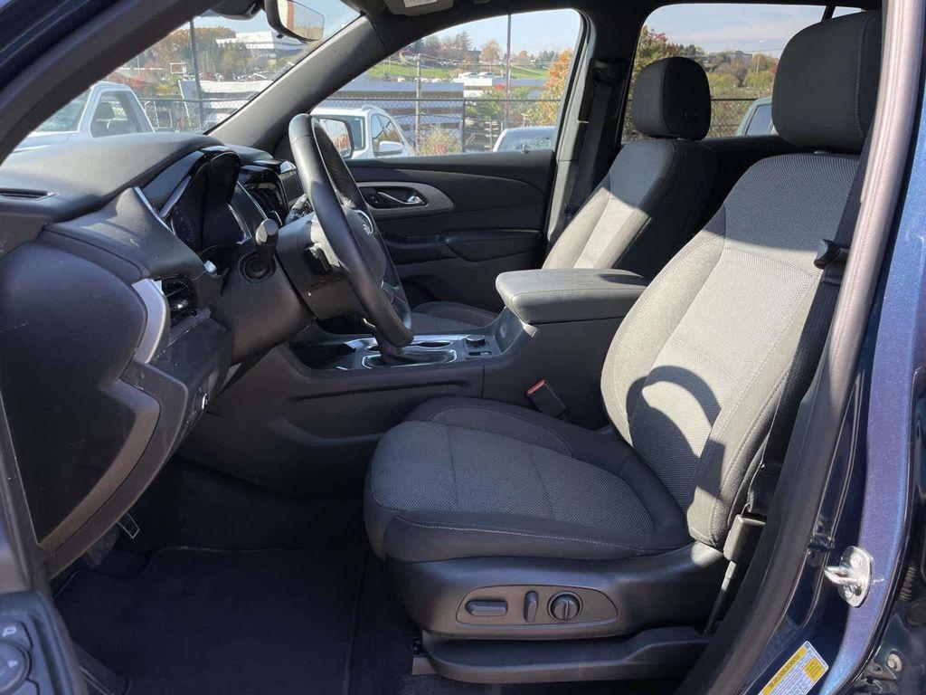 used 2023 Chevrolet Traverse car, priced at $28,934
