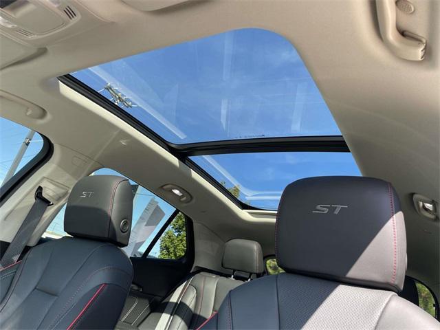 used 2023 Buick Envision car, priced at $30,904