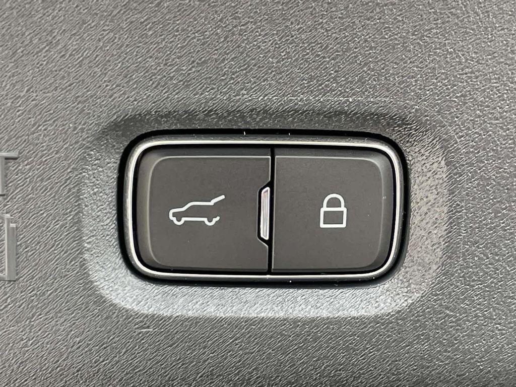 used 2025 Lincoln Navigator car, priced at $95,852