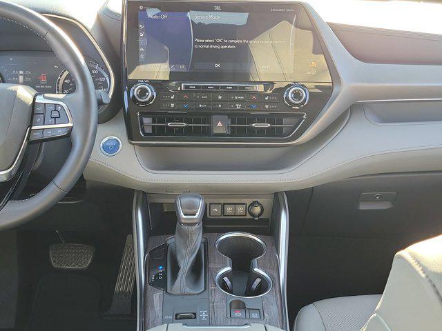 used 2021 Toyota Highlander Hybrid car, priced at $36,885