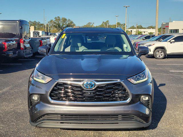 used 2021 Toyota Highlander Hybrid car, priced at $36,885