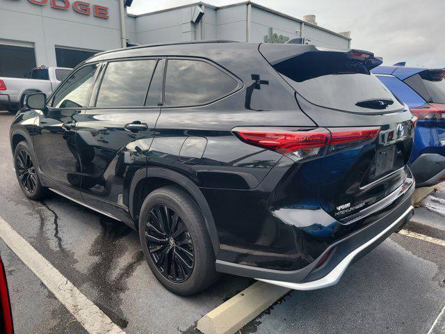 used 2023 Toyota Highlander car, priced at $38,499