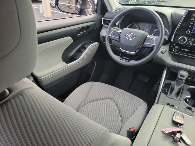 used 2020 Toyota Highlander car, priced at $25,995