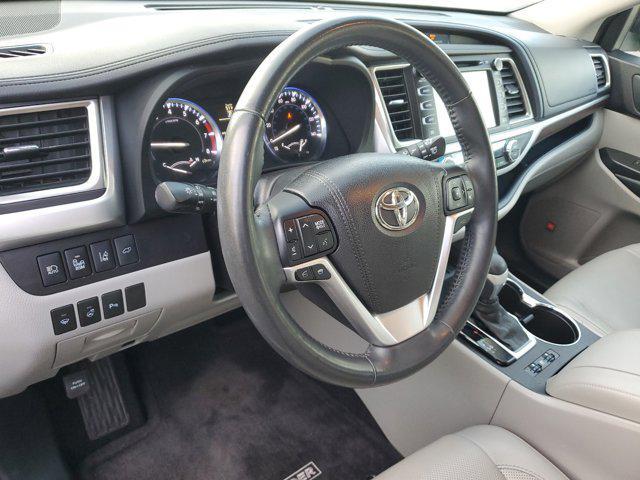 used 2015 Toyota Highlander car, priced at $22,995