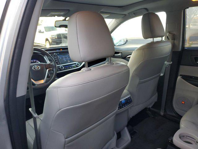 used 2015 Toyota Highlander car, priced at $22,995