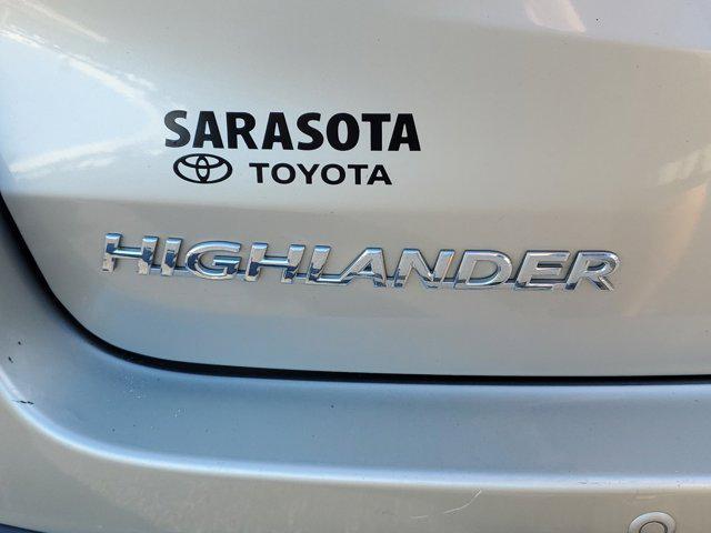 used 2014 Toyota Highlander car, priced at $18,295