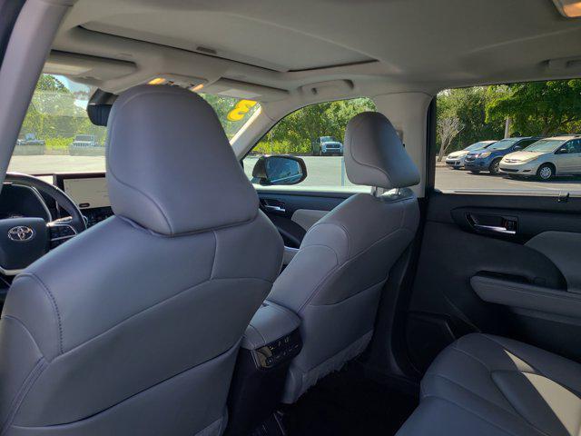 used 2023 Toyota Highlander car, priced at $28,299