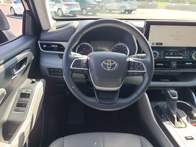 used 2023 Toyota Highlander car, priced at $28,299