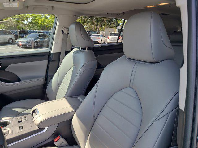 used 2023 Toyota Highlander car, priced at $28,299