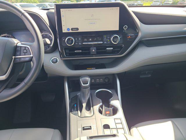 used 2023 Toyota Highlander car, priced at $28,299