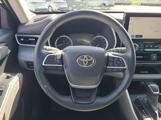 used 2023 Toyota Highlander car, priced at $28,299