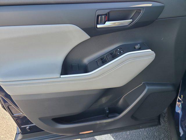 used 2023 Toyota Highlander car, priced at $28,299
