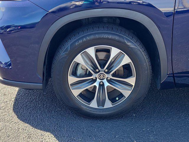 used 2023 Toyota Highlander car, priced at $28,299