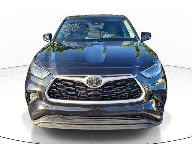 used 2021 Toyota Highlander car, priced at $23,100