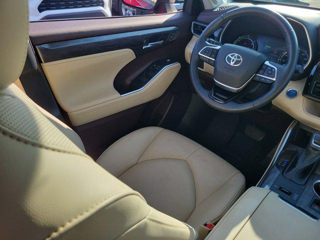used 2021 Toyota Highlander Hybrid car, priced at $35,495
