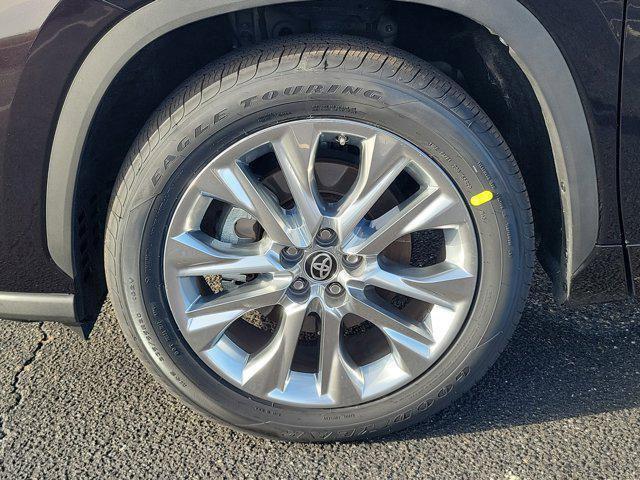 used 2022 Toyota Highlander car, priced at $36,990