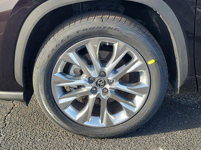 used 2022 Toyota Highlander car, priced at $36,990