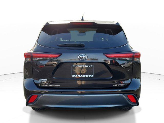 used 2022 Toyota Highlander car, priced at $36,990