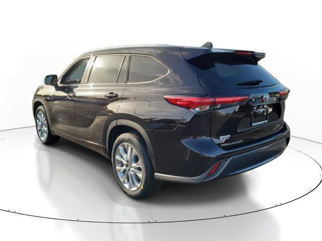 used 2022 Toyota Highlander car, priced at $36,990