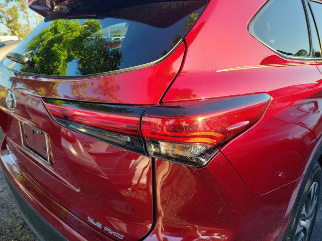 used 2022 Toyota Highlander car, priced at $35,842