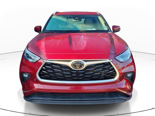 used 2022 Toyota Highlander car, priced at $35,842