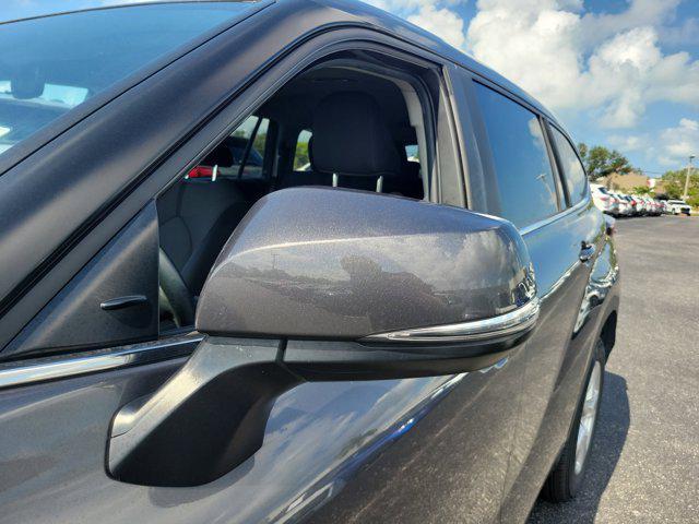 used 2023 Toyota Highlander car, priced at $29,599