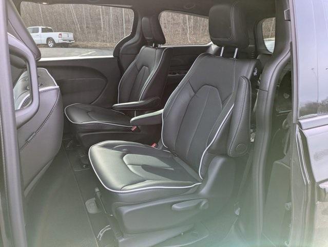 new 2025 Chrysler Pacifica Hybrid car, priced at $51,780