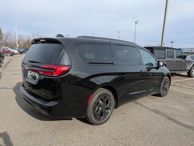 new 2025 Chrysler Pacifica Hybrid car, priced at $51,780