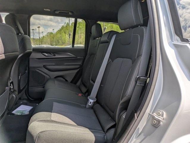 new 2025 Jeep Grand Cherokee car, priced at $40,572