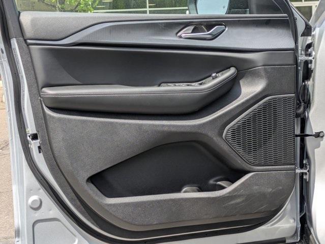new 2025 Jeep Grand Cherokee car, priced at $40,572