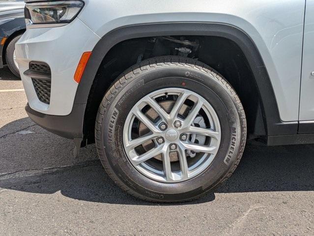 new 2025 Jeep Grand Cherokee car, priced at $40,572
