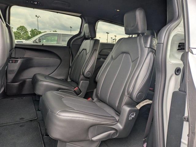 new 2025 Chrysler Pacifica car, priced at $40,252