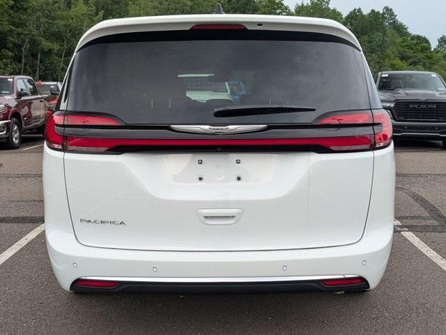 new 2025 Chrysler Pacifica car, priced at $40,252