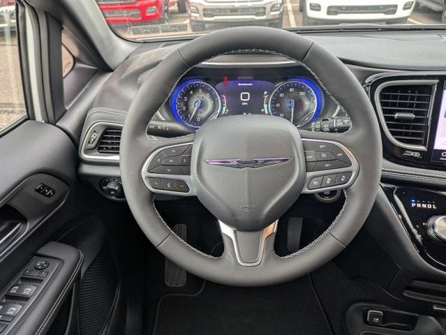 new 2025 Chrysler Pacifica car, priced at $40,252