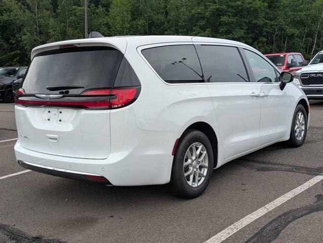 new 2025 Chrysler Pacifica car, priced at $40,252