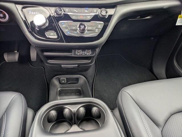 new 2025 Chrysler Pacifica car, priced at $40,252