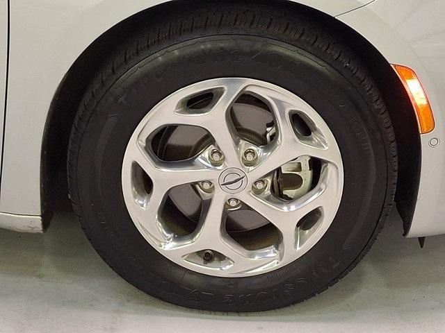 used 2022 Chrysler Pacifica car, priced at $33,400