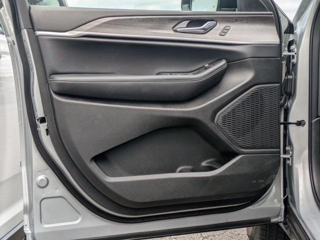 new 2025 Jeep Grand Cherokee L car, priced at $49,512