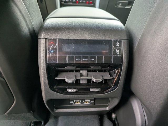 new 2025 Jeep Grand Cherokee L car, priced at $40,184
