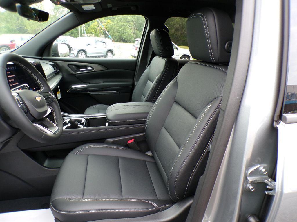 new 2026 Chevrolet Traverse car, priced at $47,755